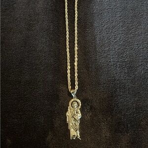 Gold Pendant Necklace